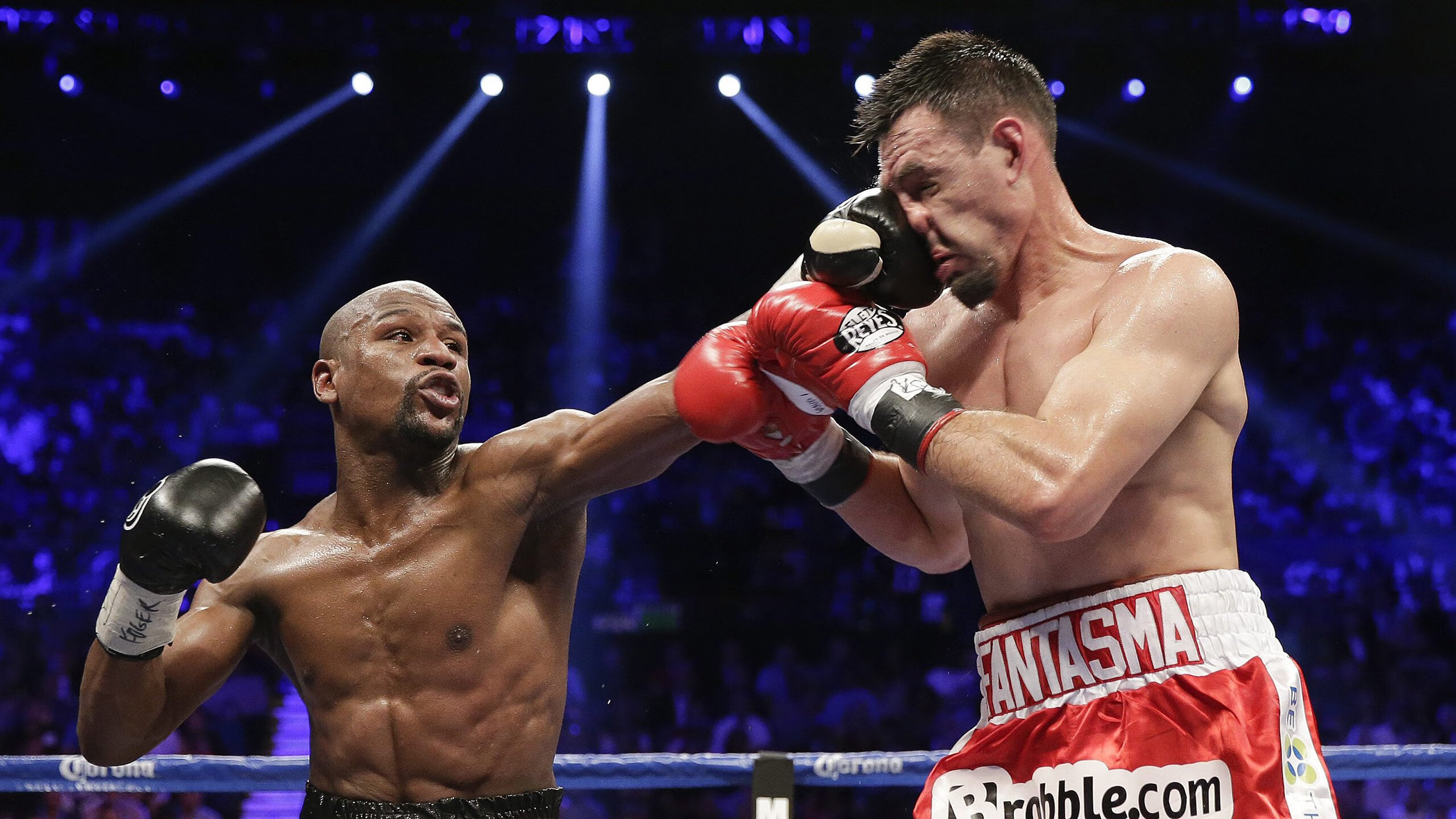 橄榄球鞋王梅西连续场进球，助球队晋级，梅西 助攻王