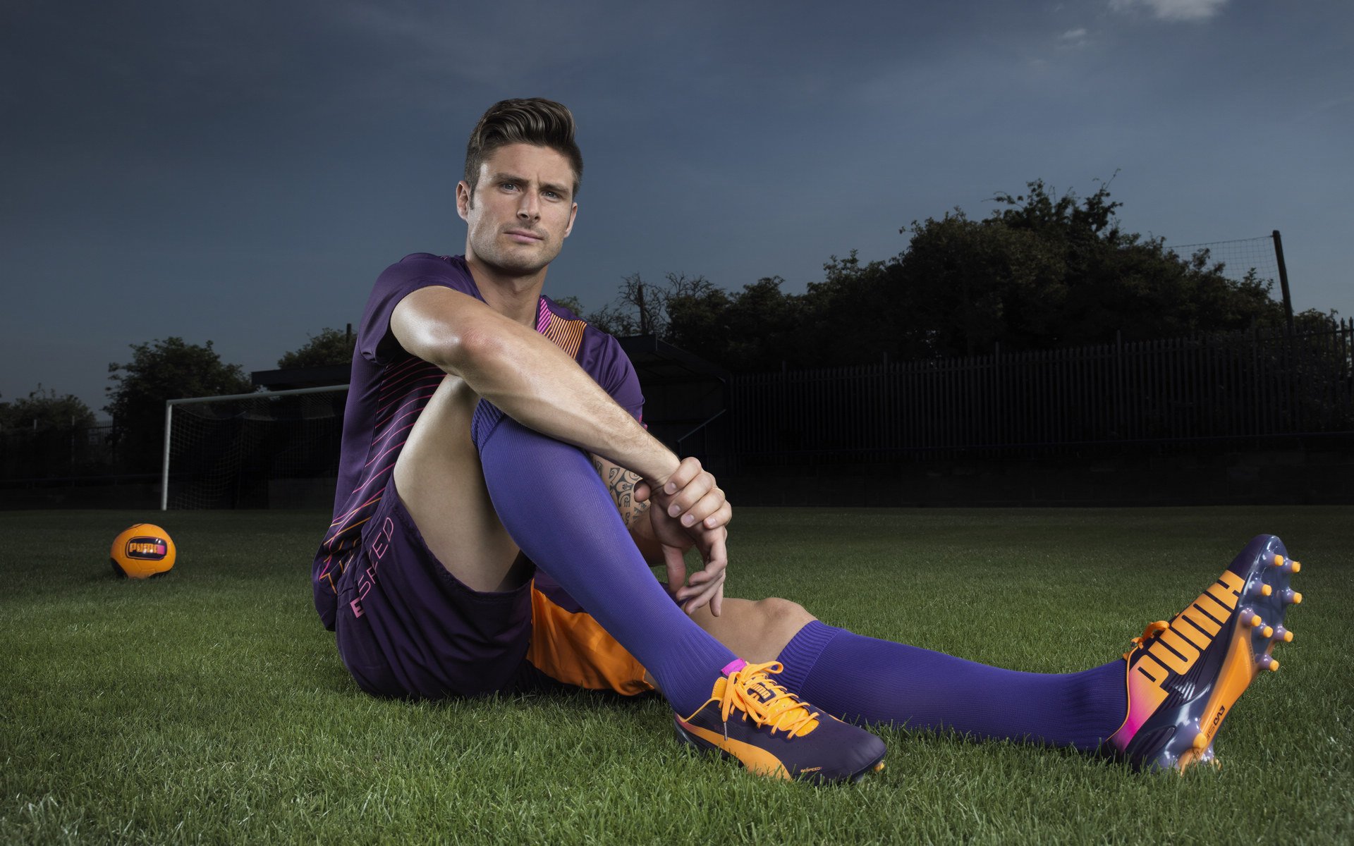 欧洲足球冠军联赛陷入争议，裁判判罚引发热议，2020-2021欧洲足球联赛冠军