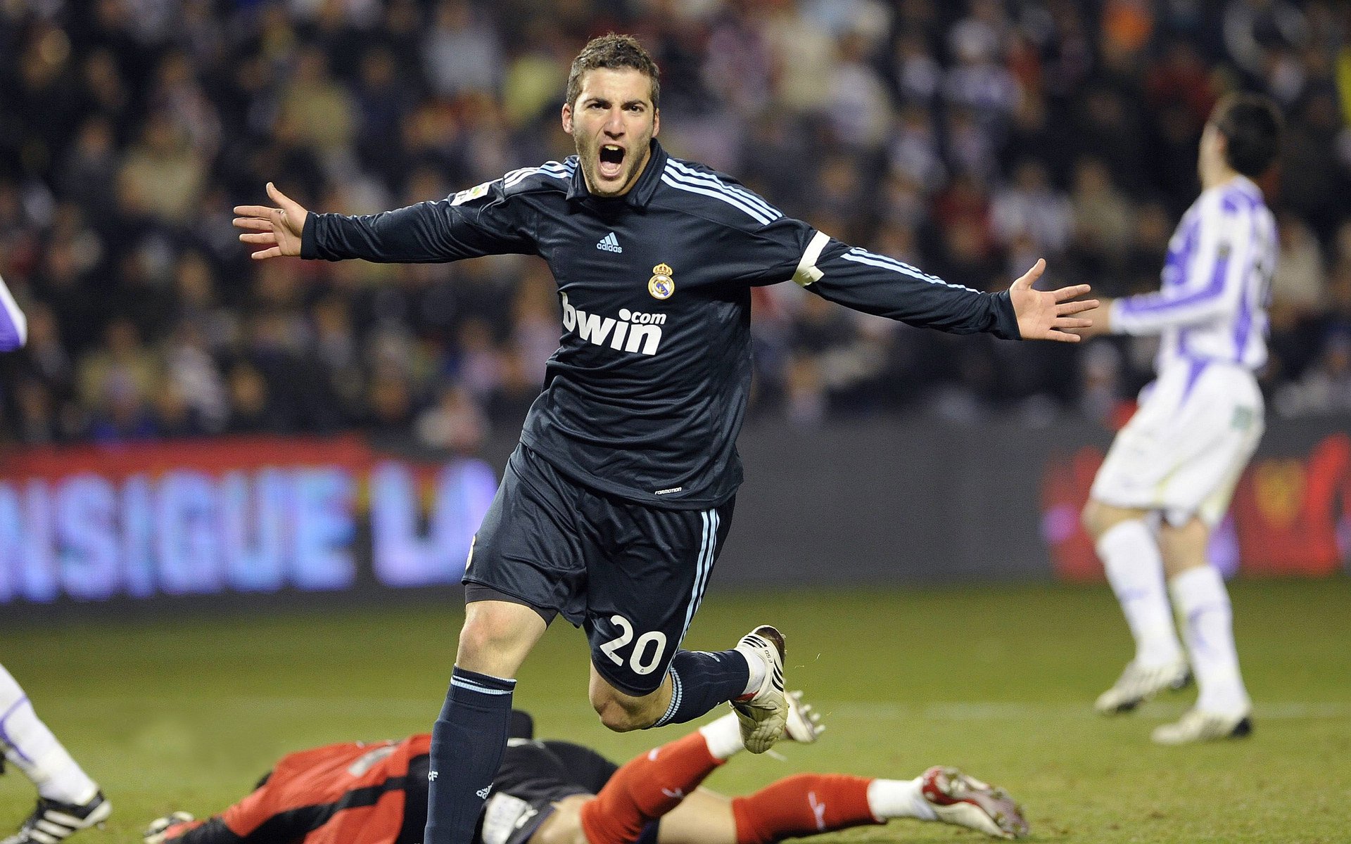 足球赛事的魅力在于不可预测的结果，足球的魅力在于未知